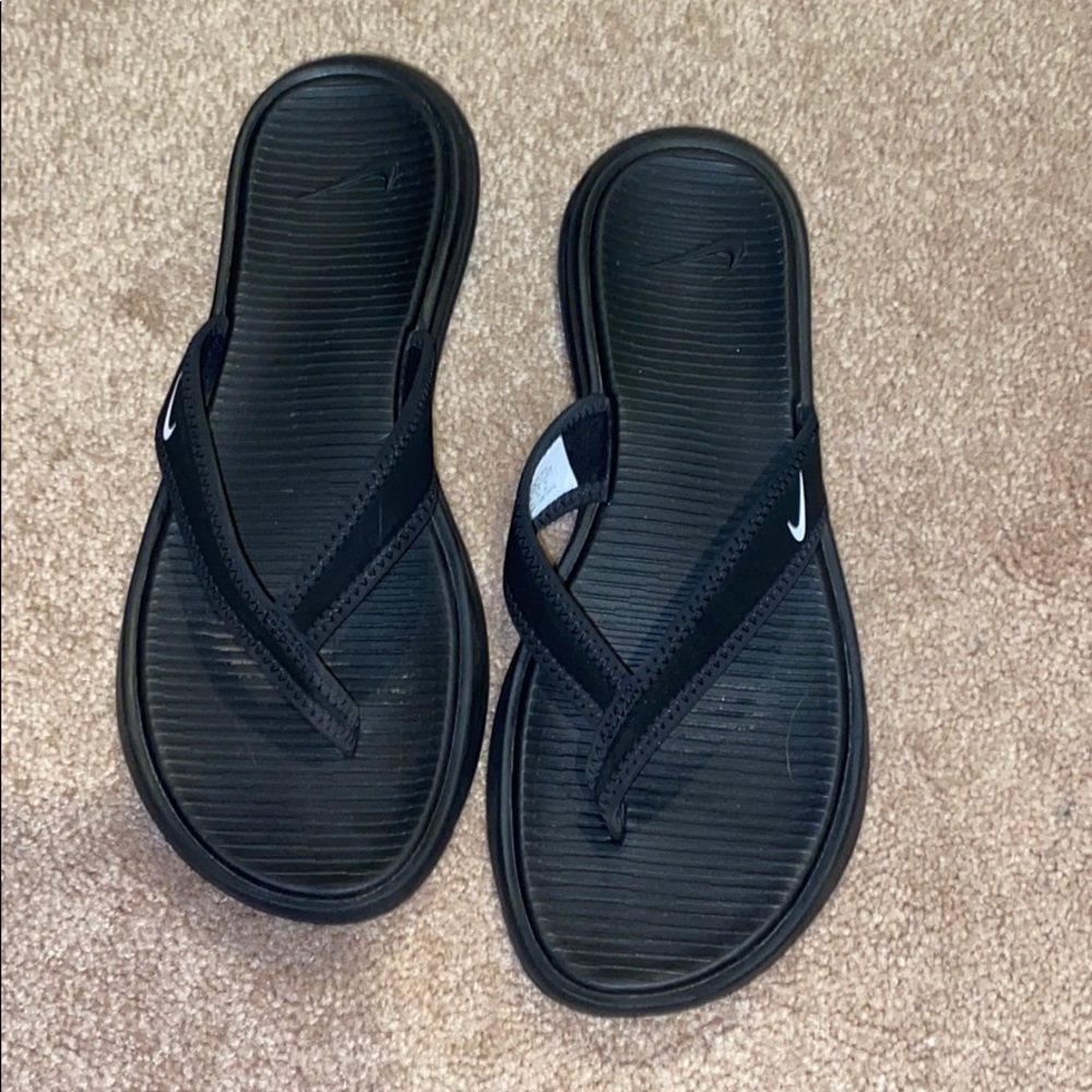 nike women’s flip flops
